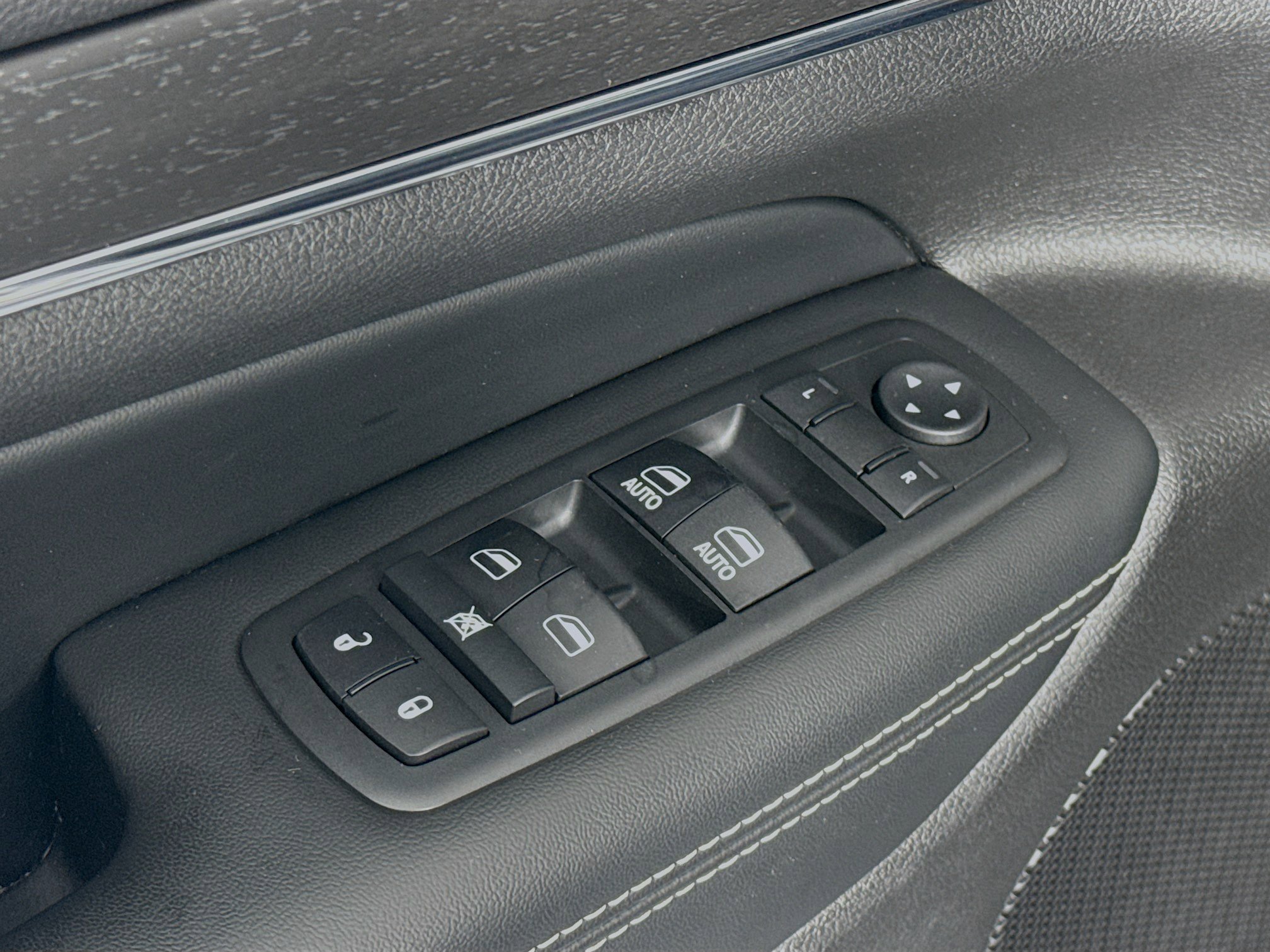 Used 2017 Jeep Grand Cherokee Limited AWD/4WD image 18