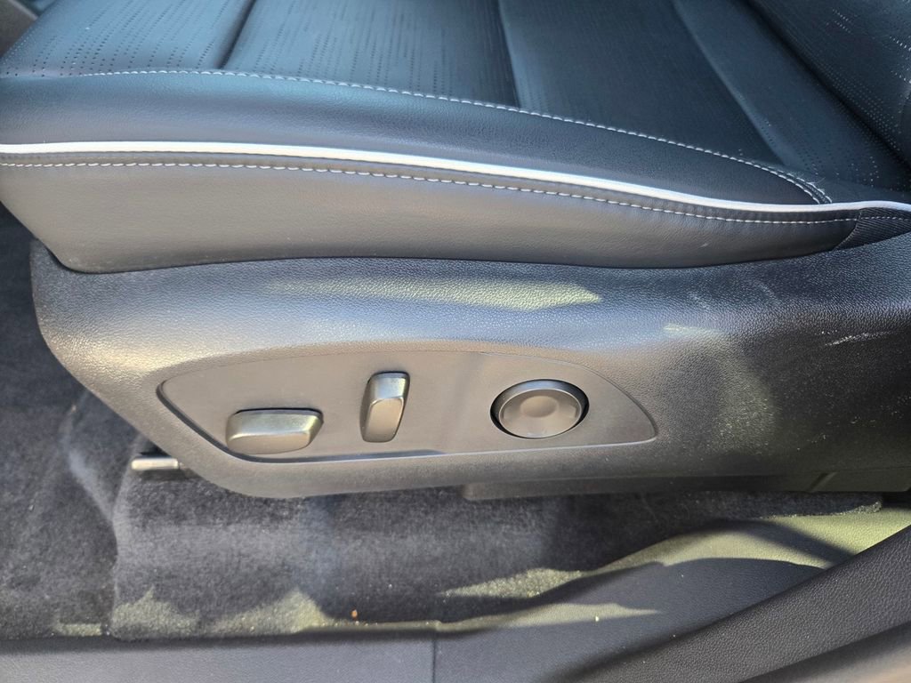 Used 2025 Buick Enclave Sport Touring w/ Power Package image 13