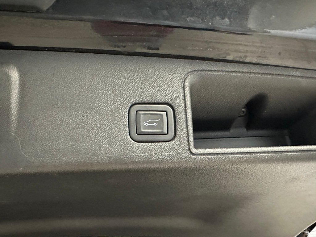 Used 2023 GMC Terrain SLE w/ Driver Convenience Package FWD image 24