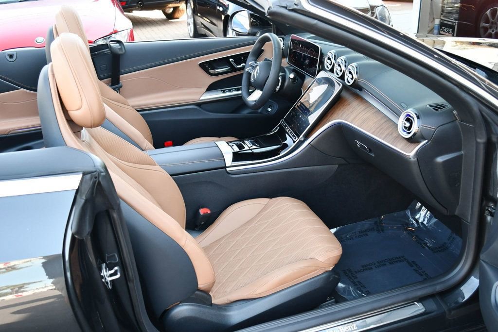 Used 2024 Mercedes-Benz CLE 450 4MATIC Cabriolet image 18
