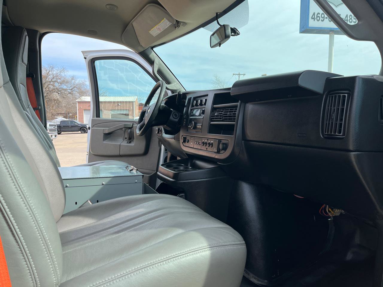 Used 2017 Chevrolet Express 2500 image 8