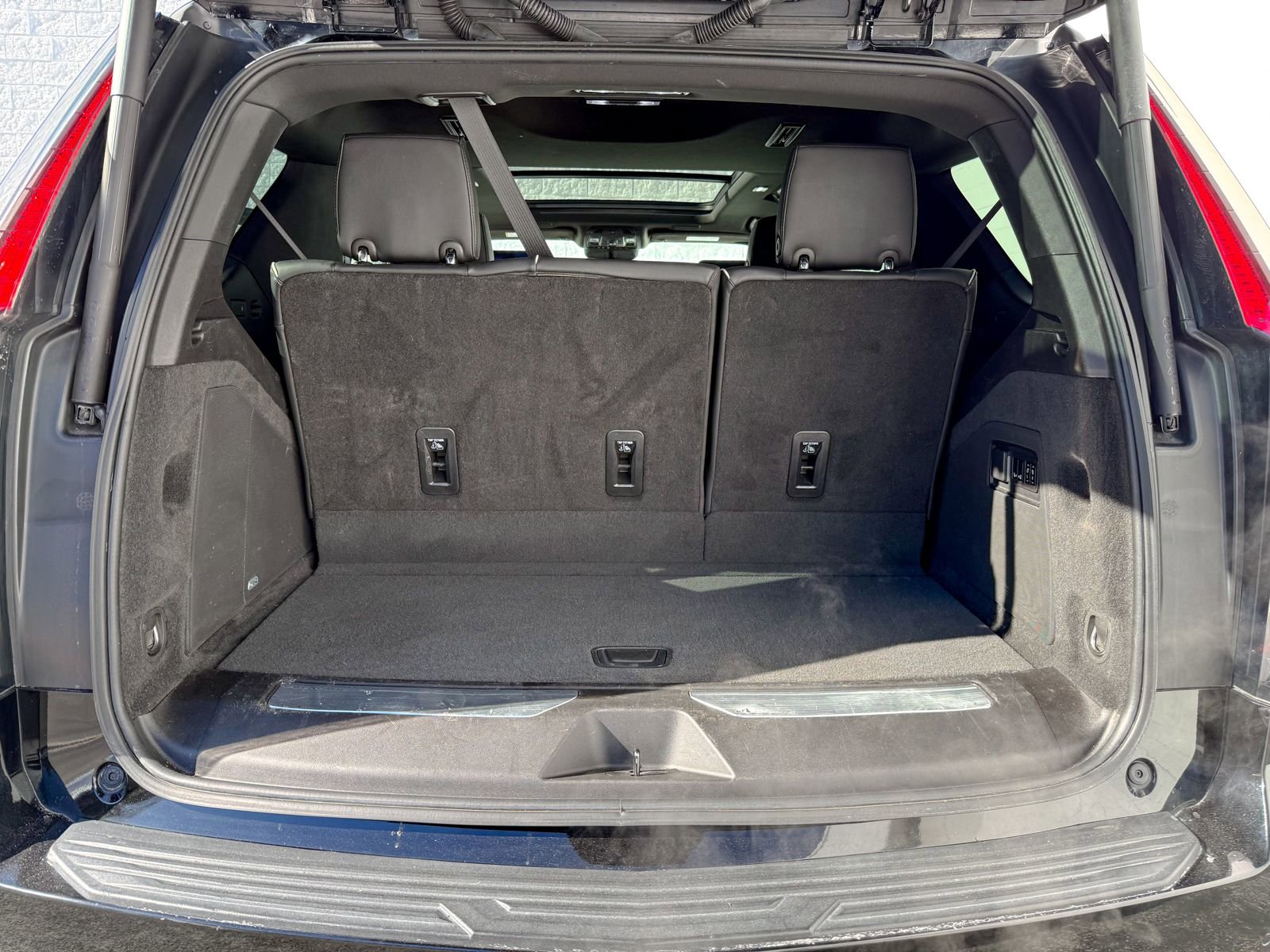 Used 2023 Cadillac Escalade Premium Luxury image 38