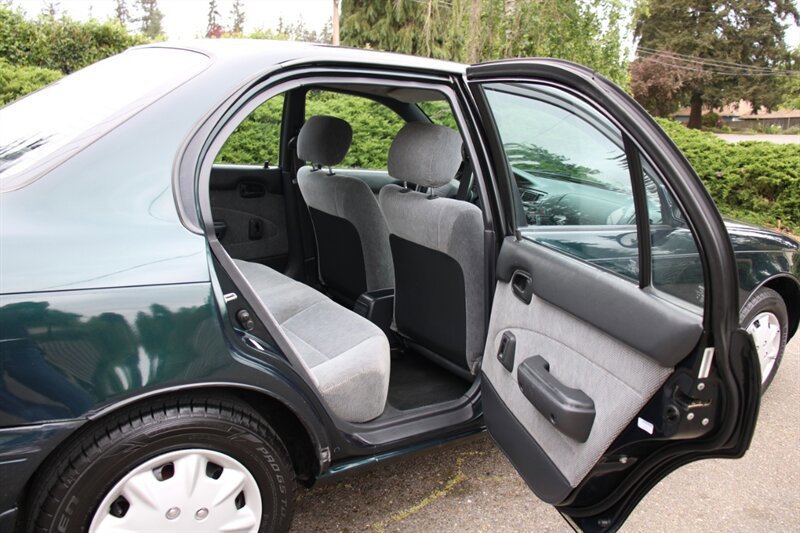Used 1996 Toyota Corolla DX FWD image 6