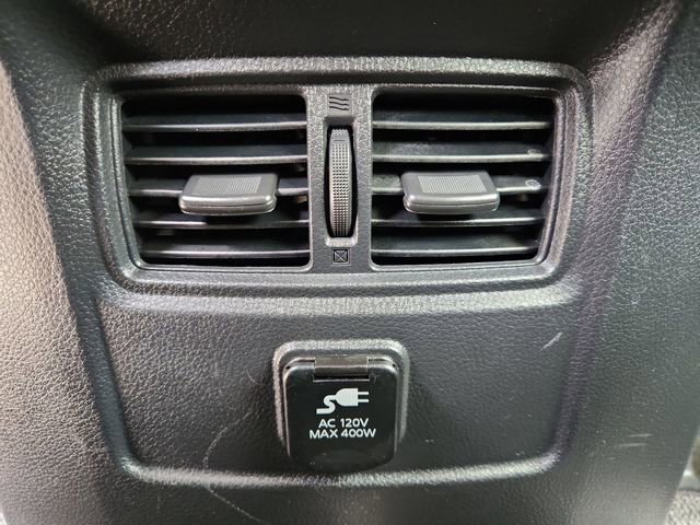 Used 2018 Nissan Titan SV w/ SV Convenience Package image 21