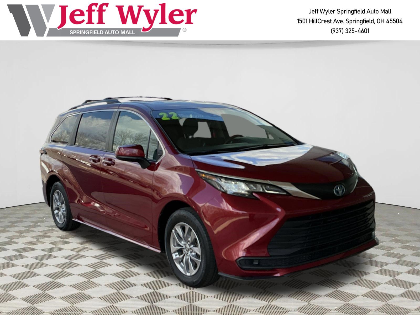 Used 2022 Toyota Sienna LE image 1