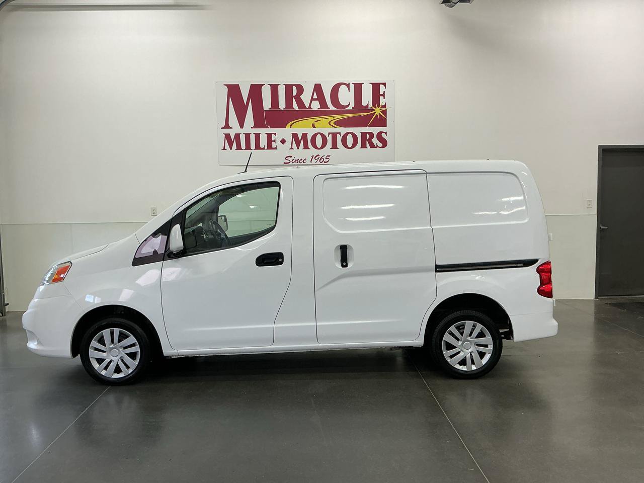 Used 2019 Nissan NV200 SV w/ Navigation Package FWD image 2