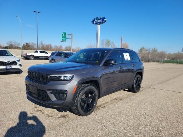 Used 2023 Jeep Grand Cherokee Altitude image 18