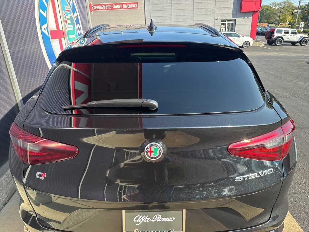 Used 2022 Alfa Romeo Stelvio Veloce image 10