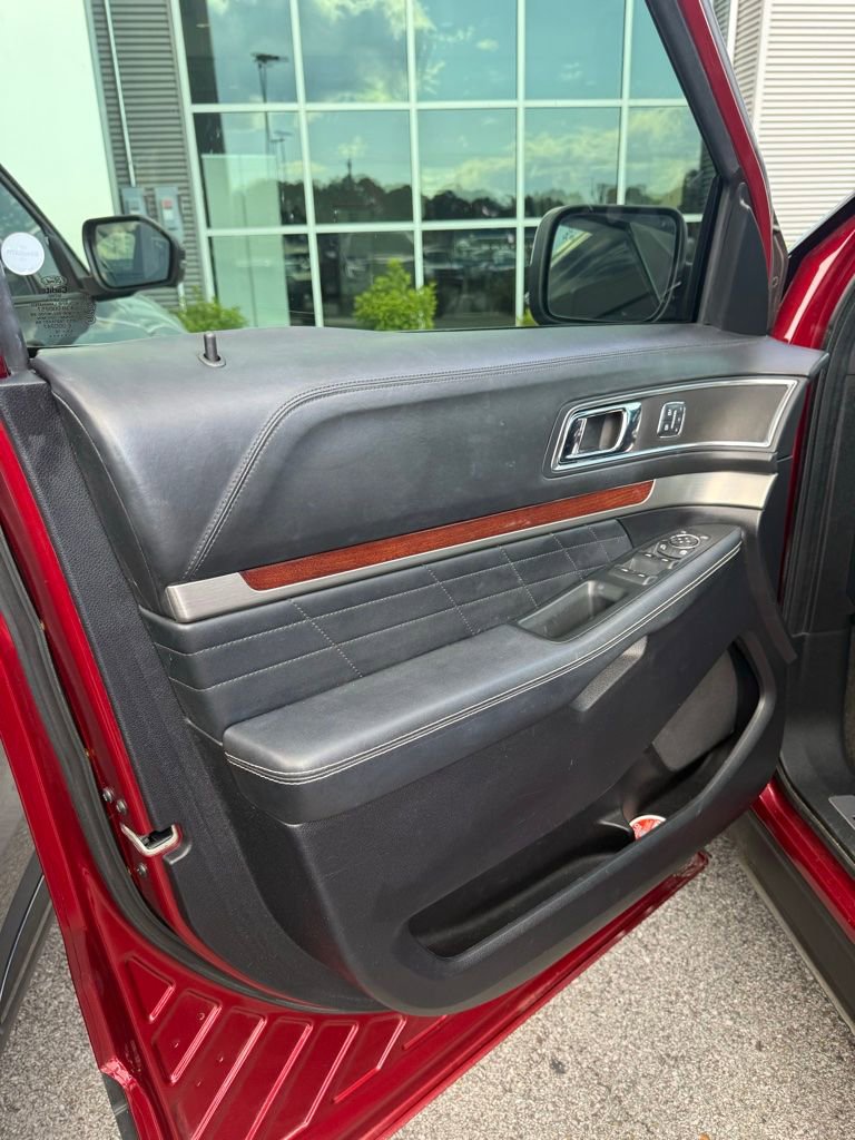 Used 2018 Ford Explorer Platinum AWD/4WD image 10