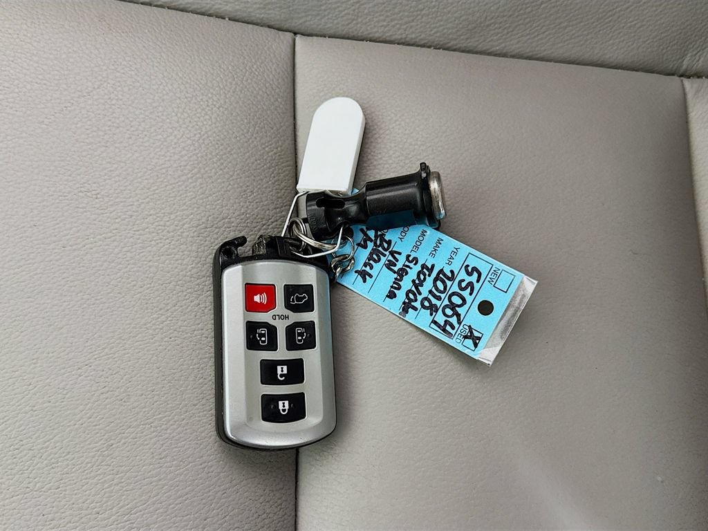 Used 2018 Toyota Sienna Limited FWD image 30