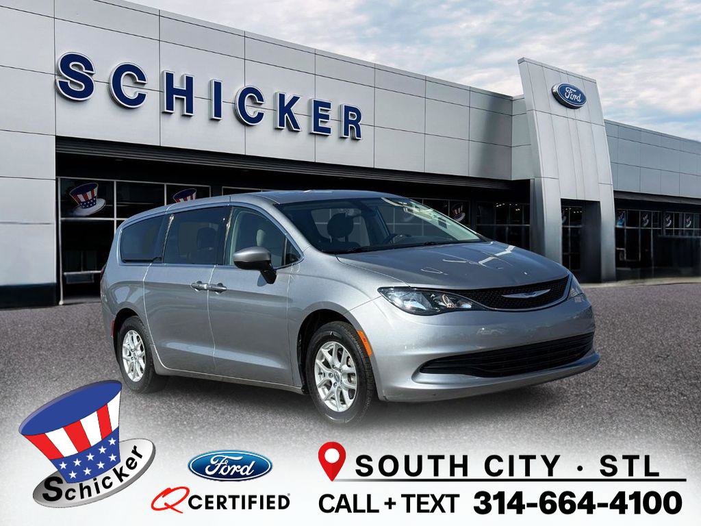 Used 2020 Chrysler Voyager LX image 1