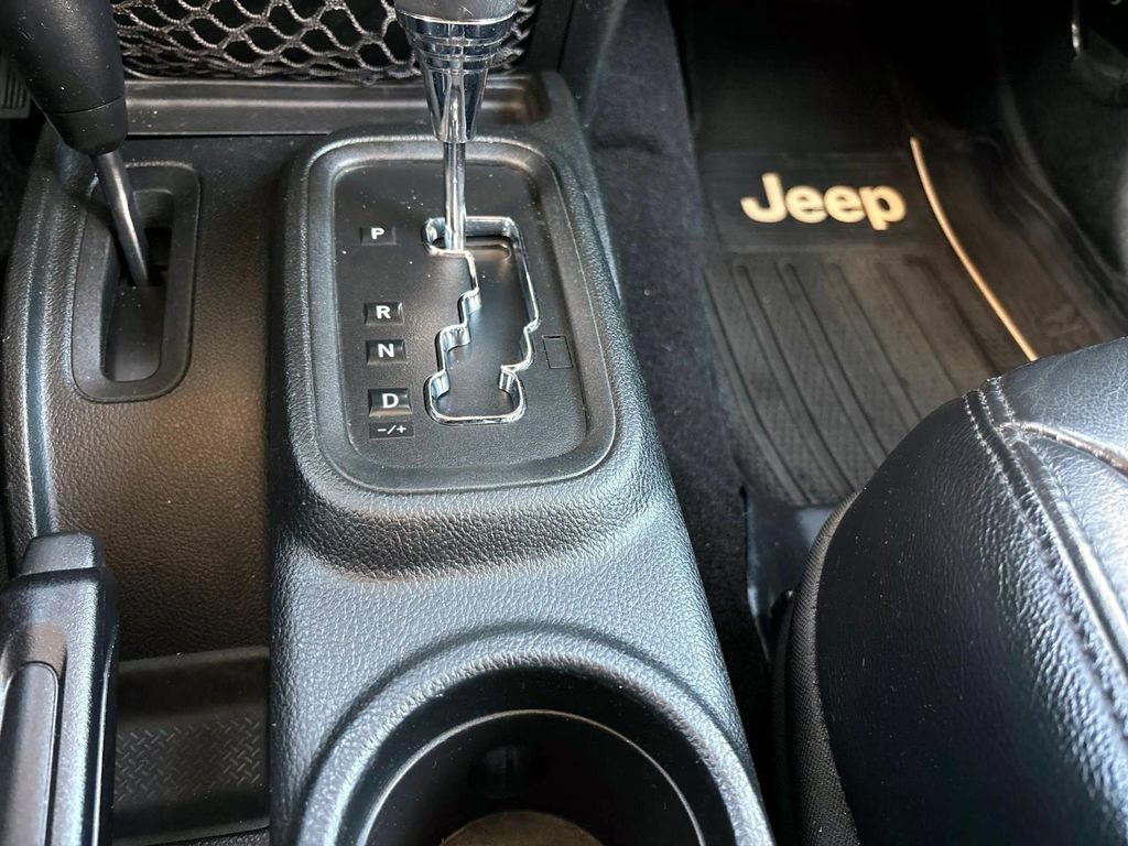 Used 2017 Jeep Wrangler Unlimited Sahara AWD/4WD image 30