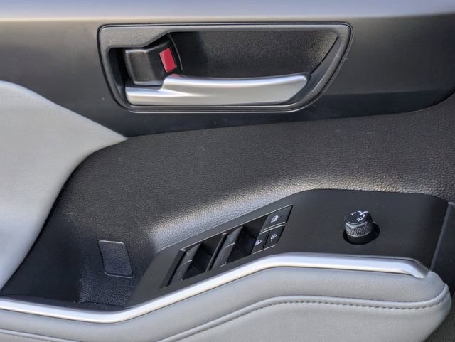 Used 2023 Toyota Highlander XLE image 23