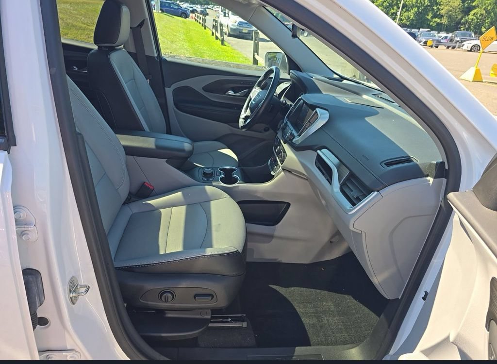 Used 2022 GMC Terrain SLT w/ Infotainment Package II AWD/4WD image 4