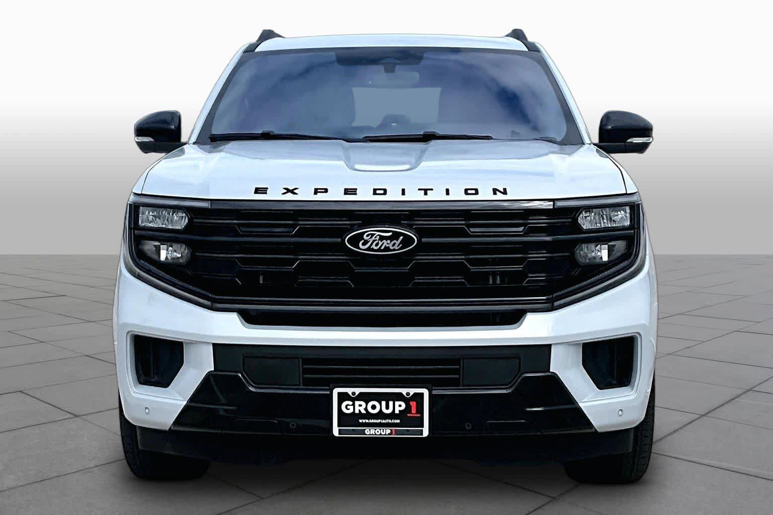 Used 2025 Ford Expedition Max Platinum w/ Stealth Appearance Package AWD/4WD image 3