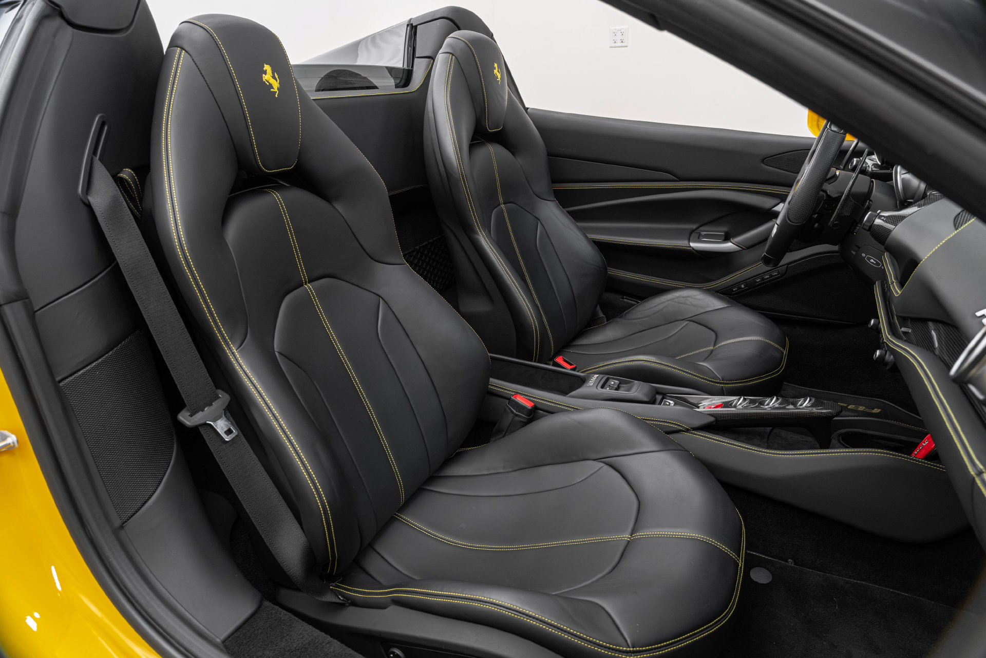 Certified 2021 Ferrari F8 Tributo RWD image 32