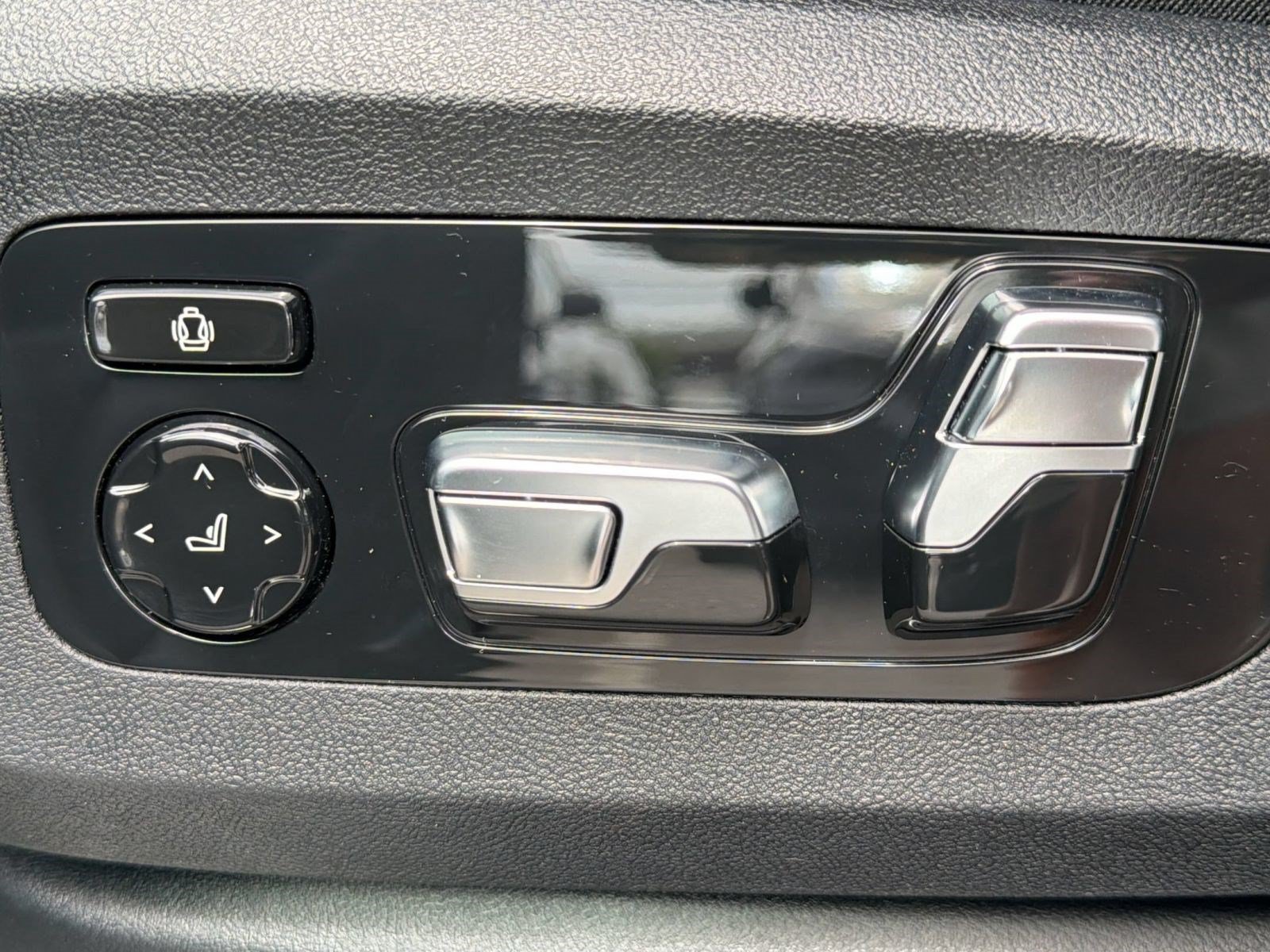 Used 2025 BMW X5 xDrive50e AWD/4WD image 17