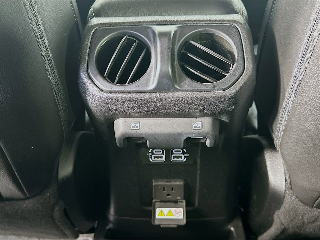 Used 2018 Jeep Wrangler Unlimited Sahara image 21