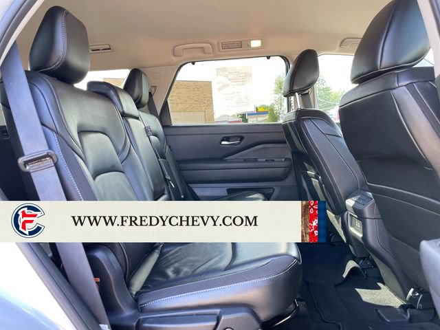 Used 2025 Nissan Pathfinder SL AWD/4WD image 37