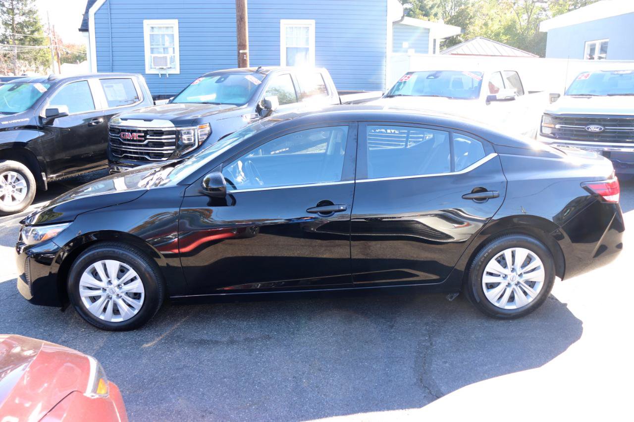 Used 2025 Nissan Sentra S FWD image 2