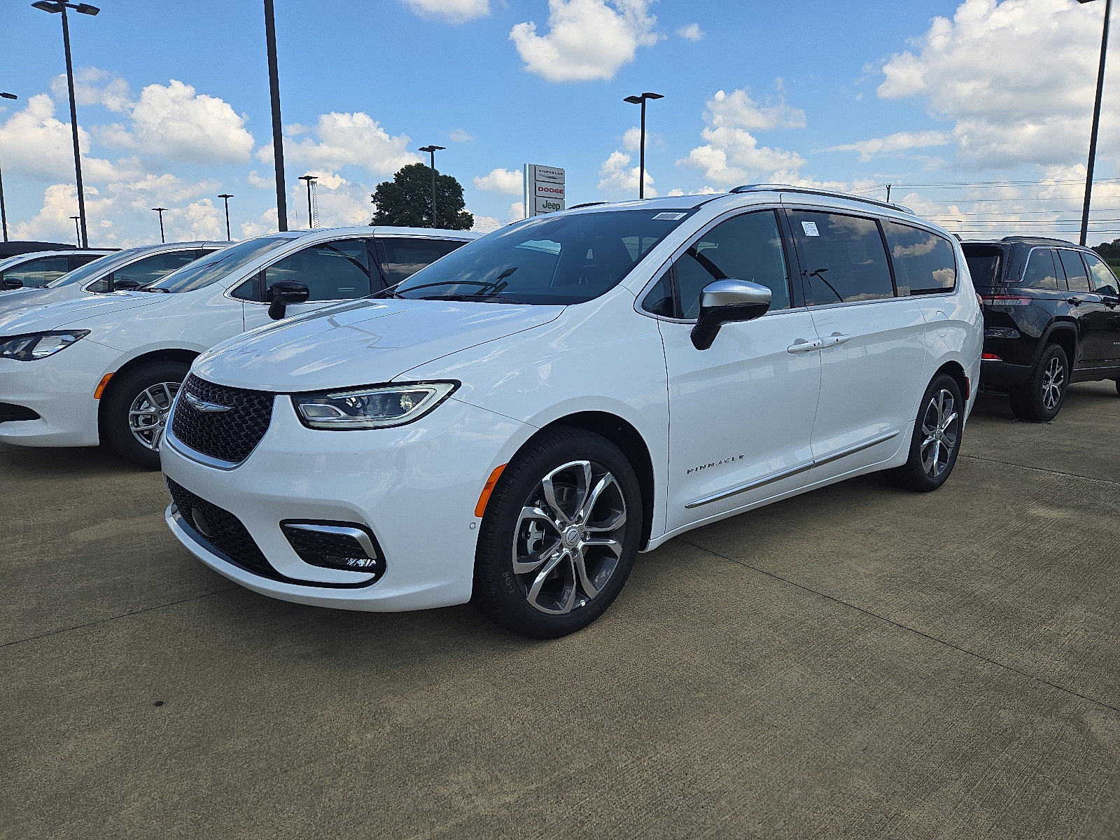 New 2026 Chrysler Pacifica Pinnacle image 1