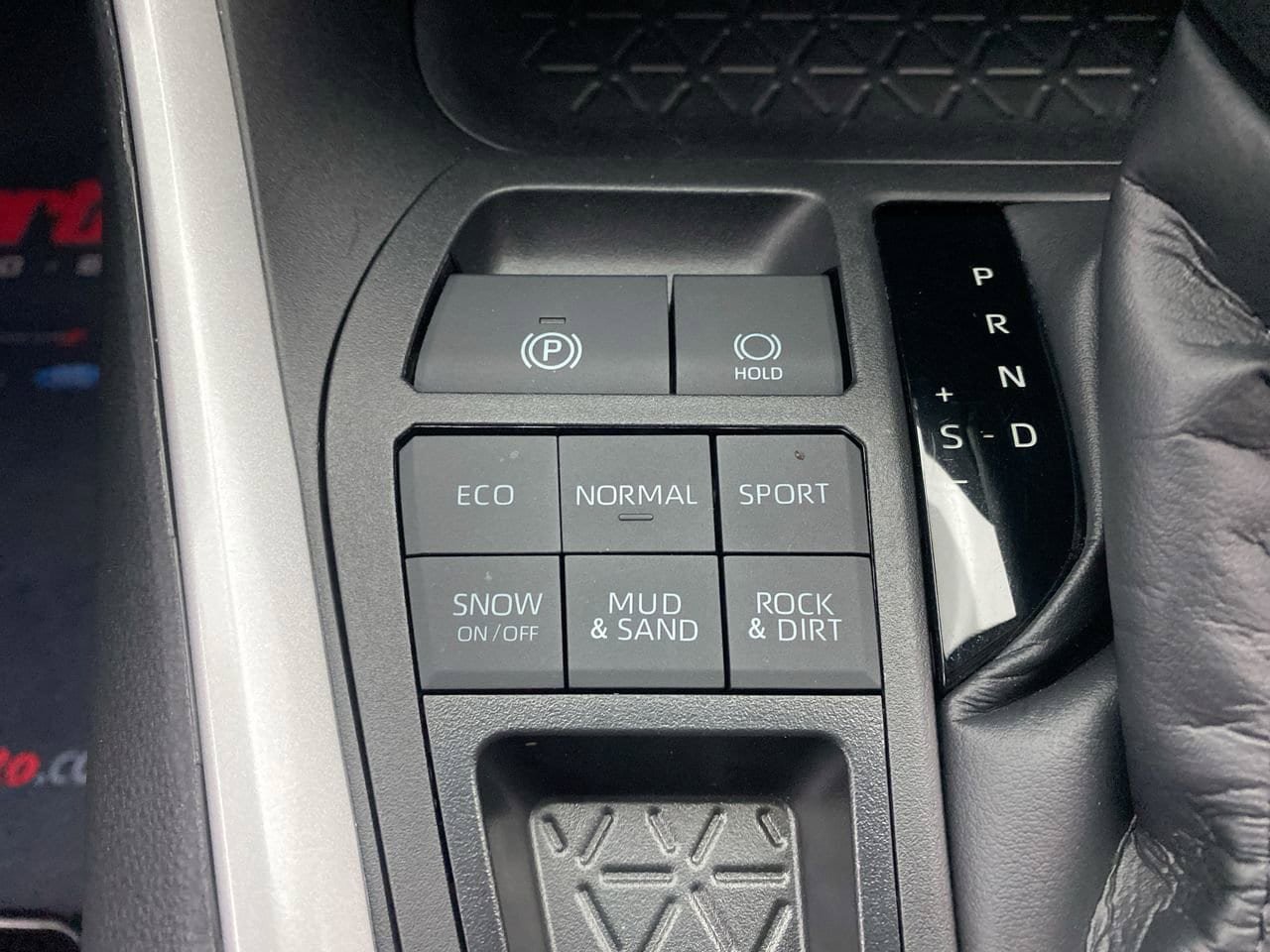 Used 2024 Toyota RAV4 LE AWD/4WD image 19