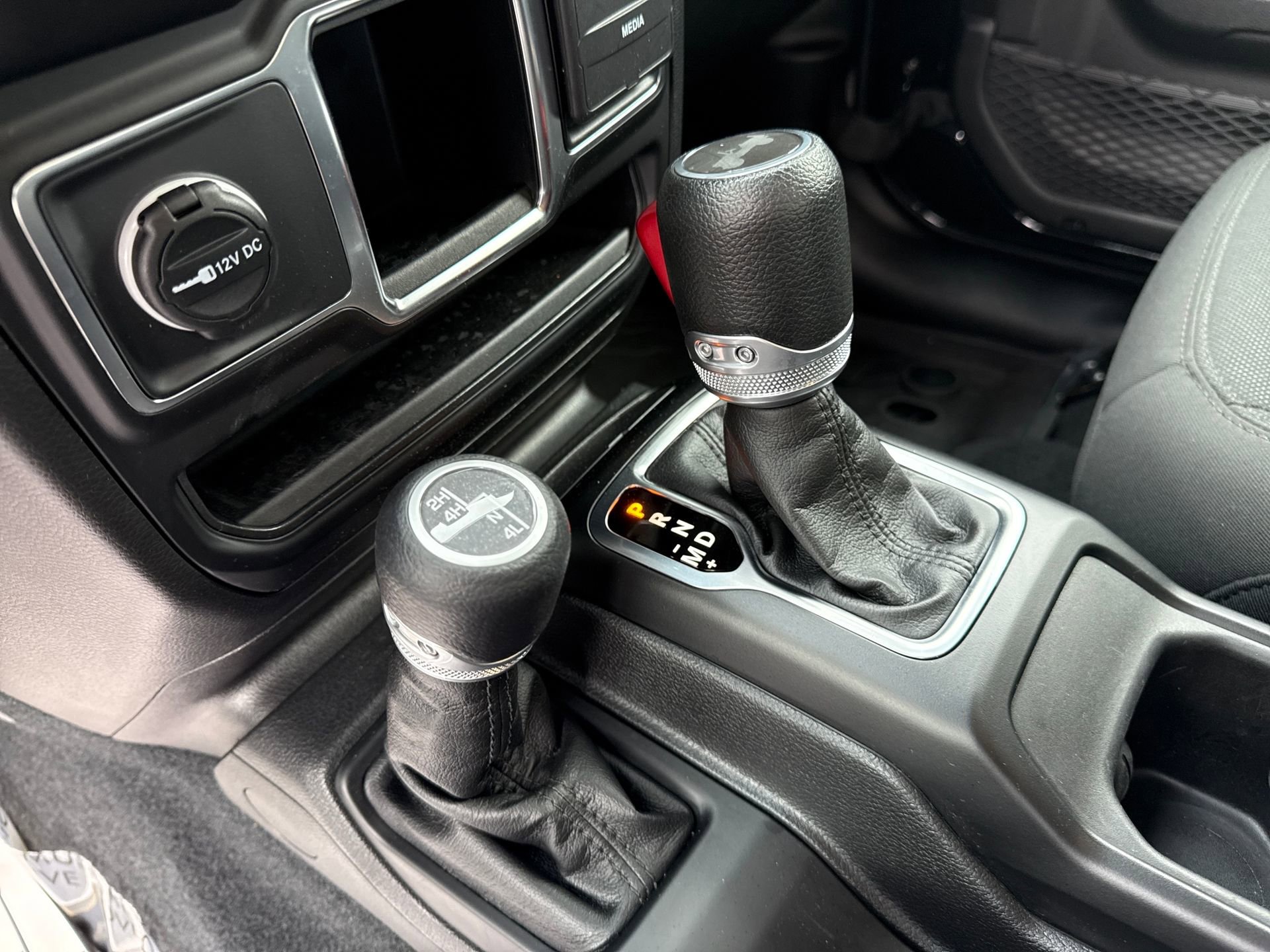 Used 2023 Jeep Wrangler Sport image 21