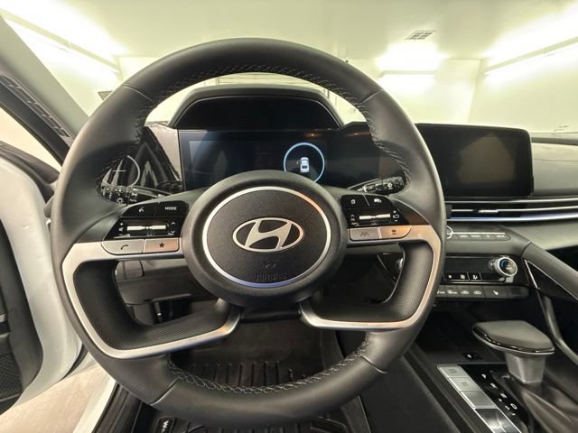 Used 2026 Hyundai Elantra Limited FWD image 17