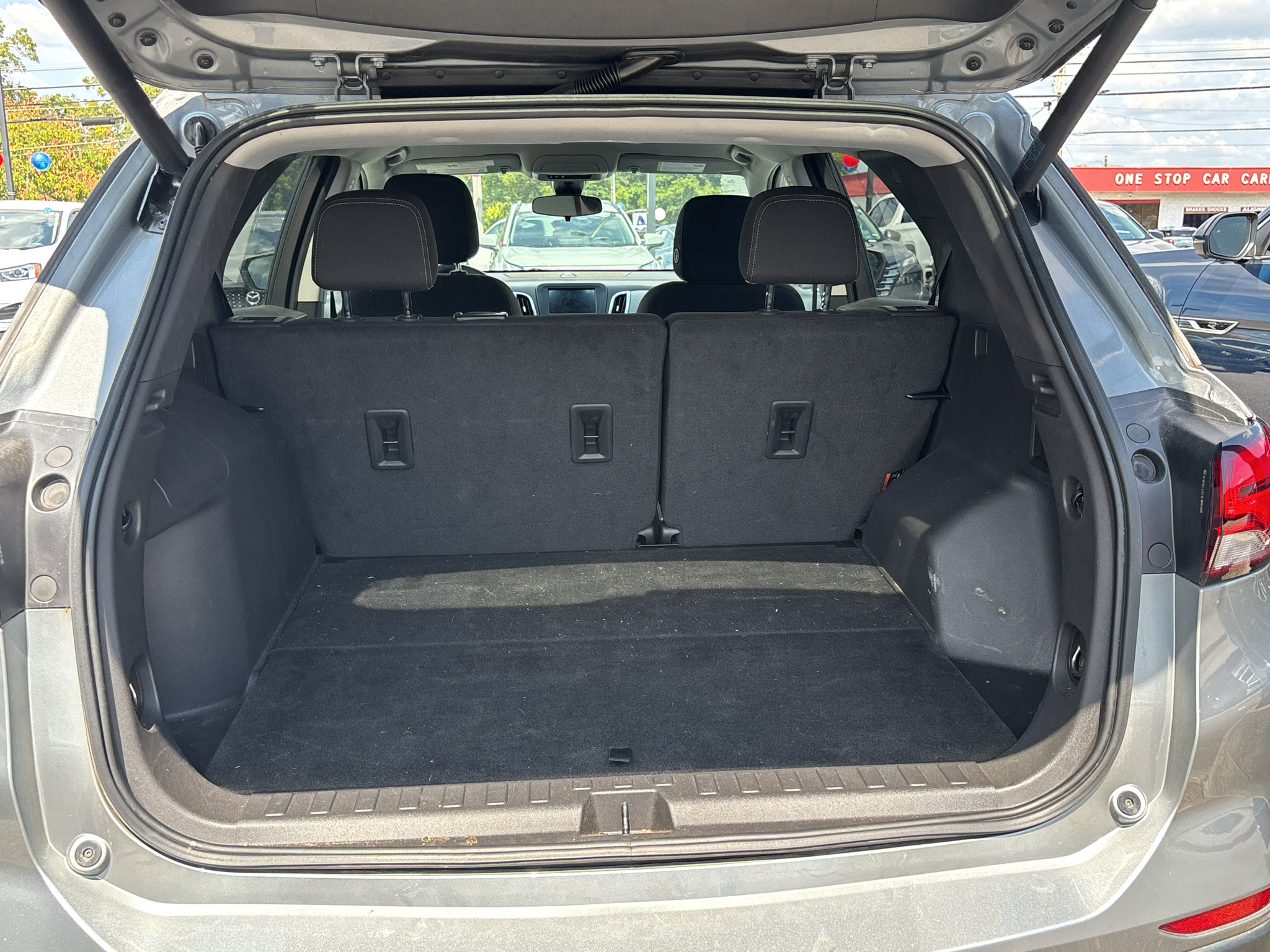 Used 2023 Chevrolet Equinox LT w/ Driver Convenience Package FWD image 6