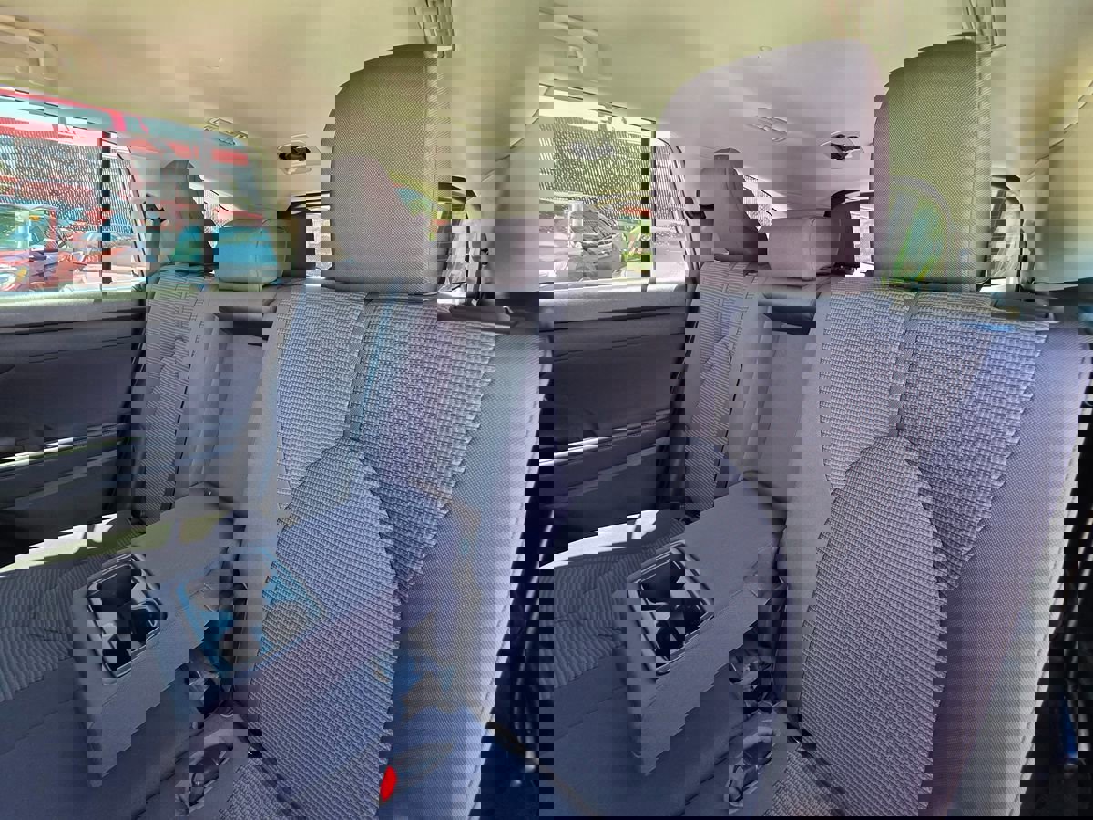 Used 2021 Toyota Highlander LE image 29