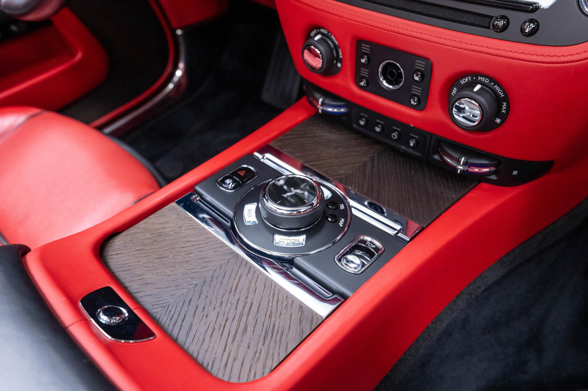 Used 2017 Rolls-Royce Dawn RWD image 43