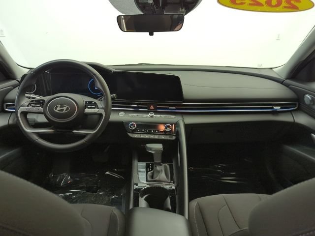 Used 2025 Hyundai Elantra SEL FWD image 23