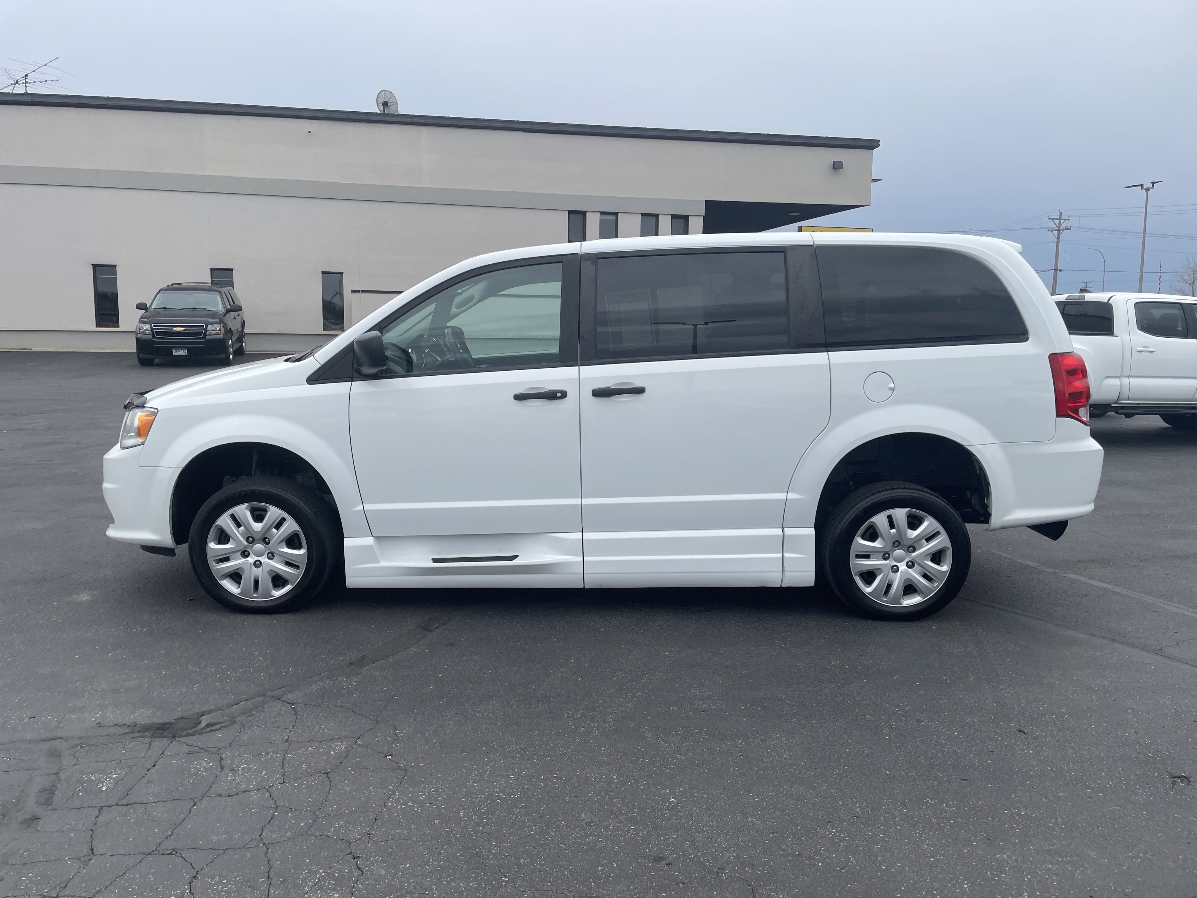 Used 2019 Dodge Grand Caravan SE FWD image 5
