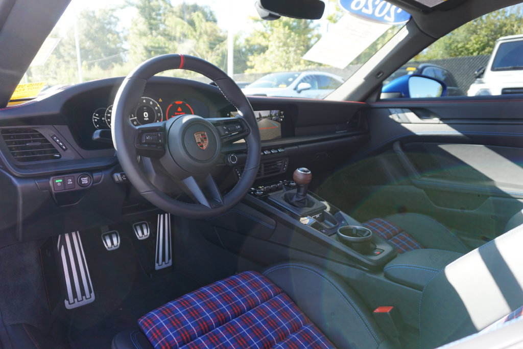 Used 2026 Porsche 911 Carrera RWD image 15