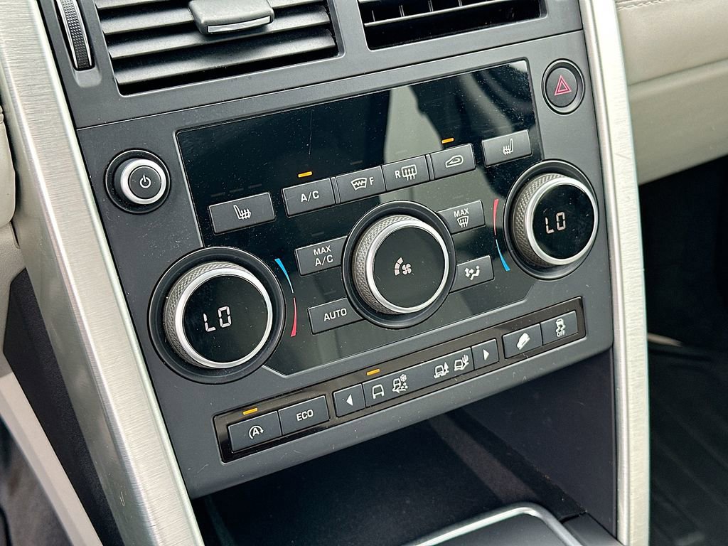 Used 2016 Land Rover Discovery Sport SE image 13