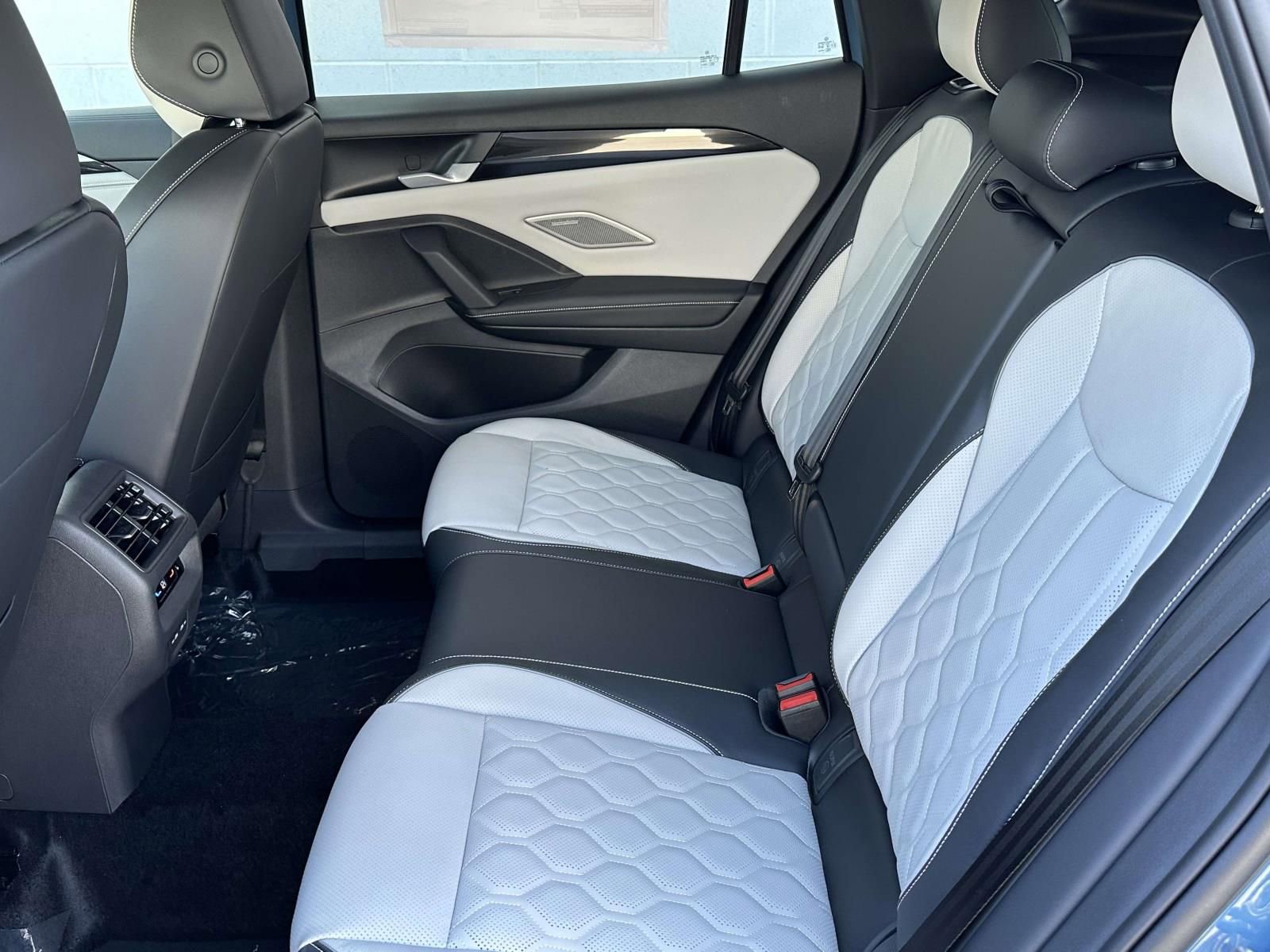 New 2026 Volkswagen Tiguan SEL R-Line image 13