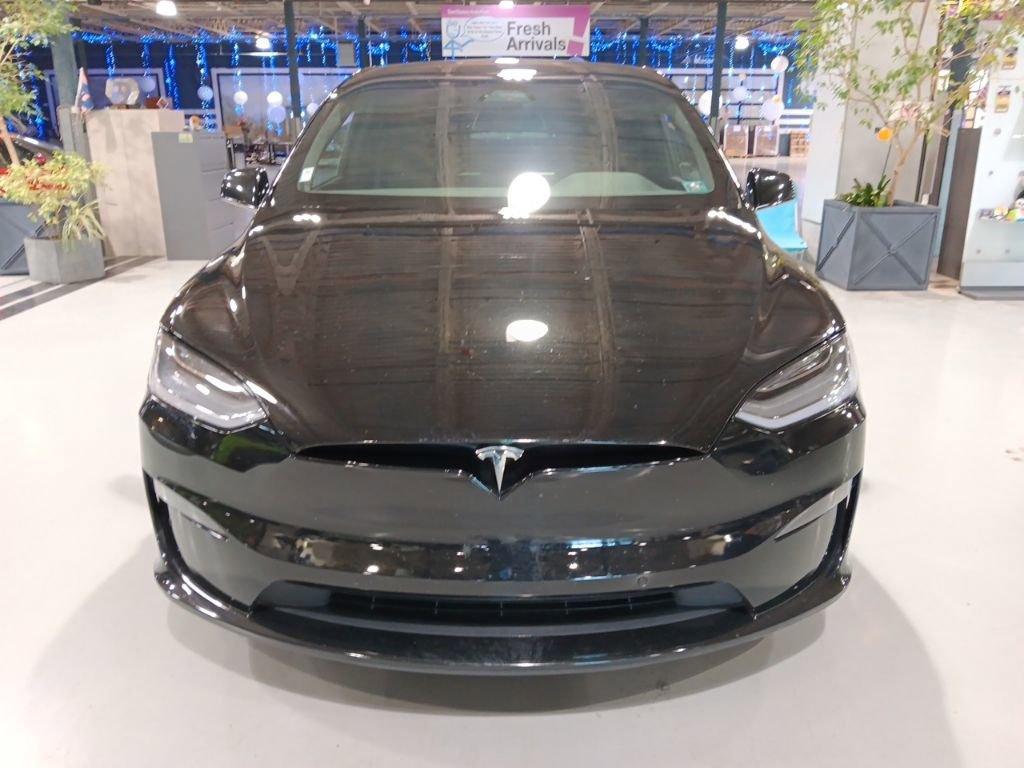 Used 2022 Tesla Model X Plaid image 3