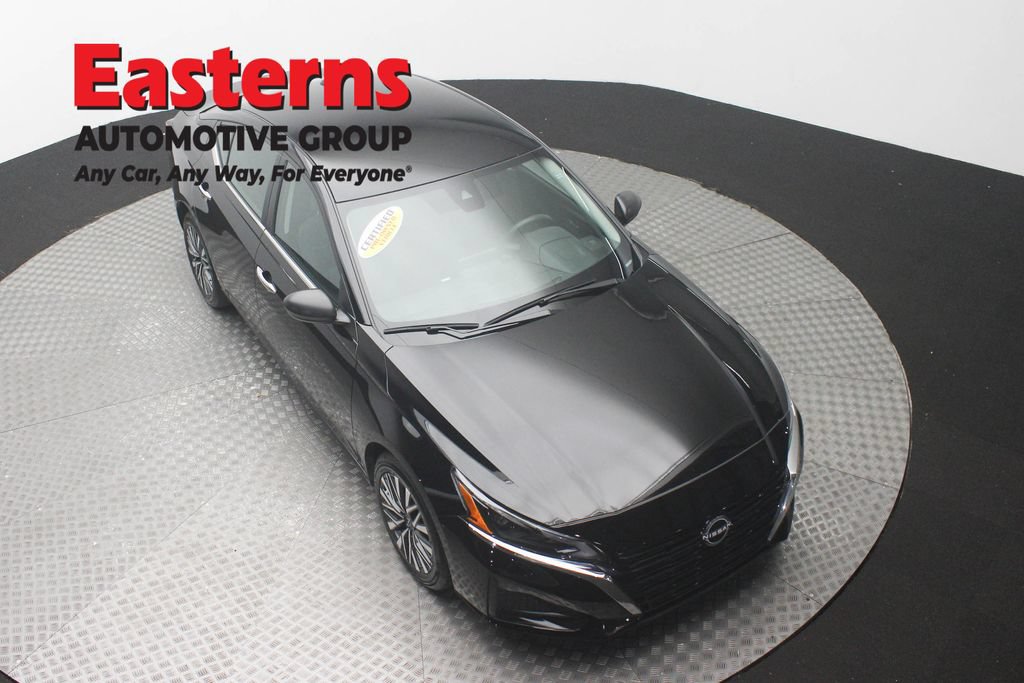 Used 2025 Nissan Altima 2.5 SV FWD image 3