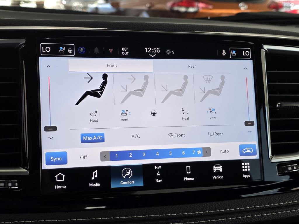 New 2026 Chrysler Pacifica Limited w/ Uconnect Theater Family Group image 28