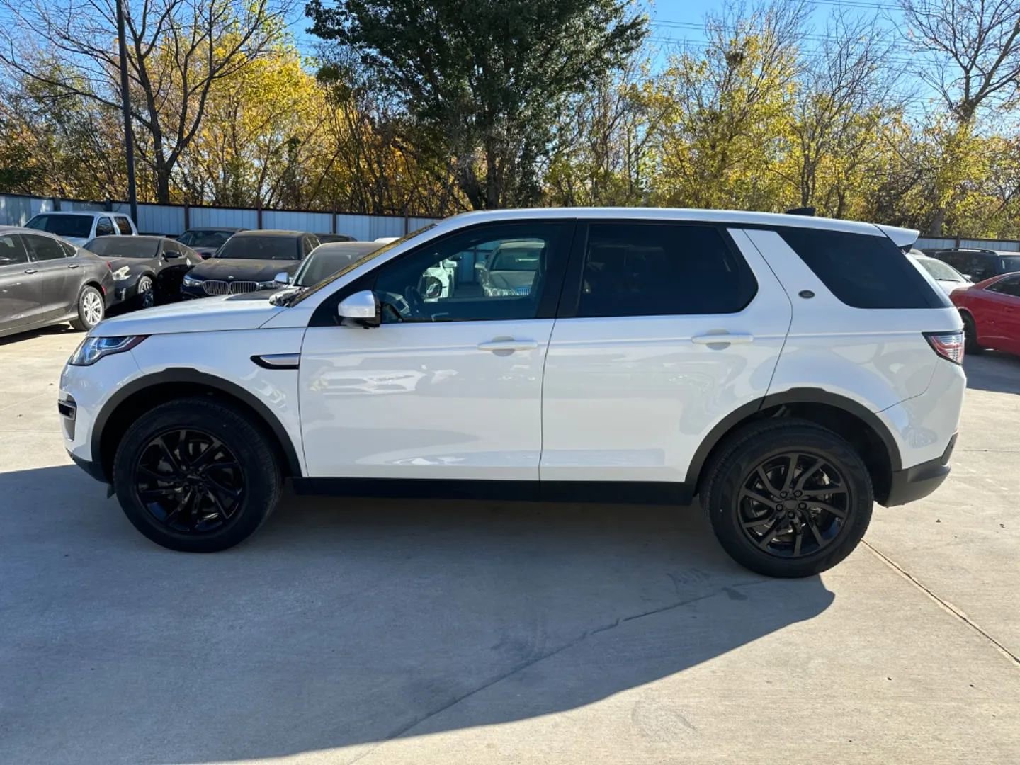 Used 2019 Land Rover Discovery Sport HSE AWD/4WD image 2