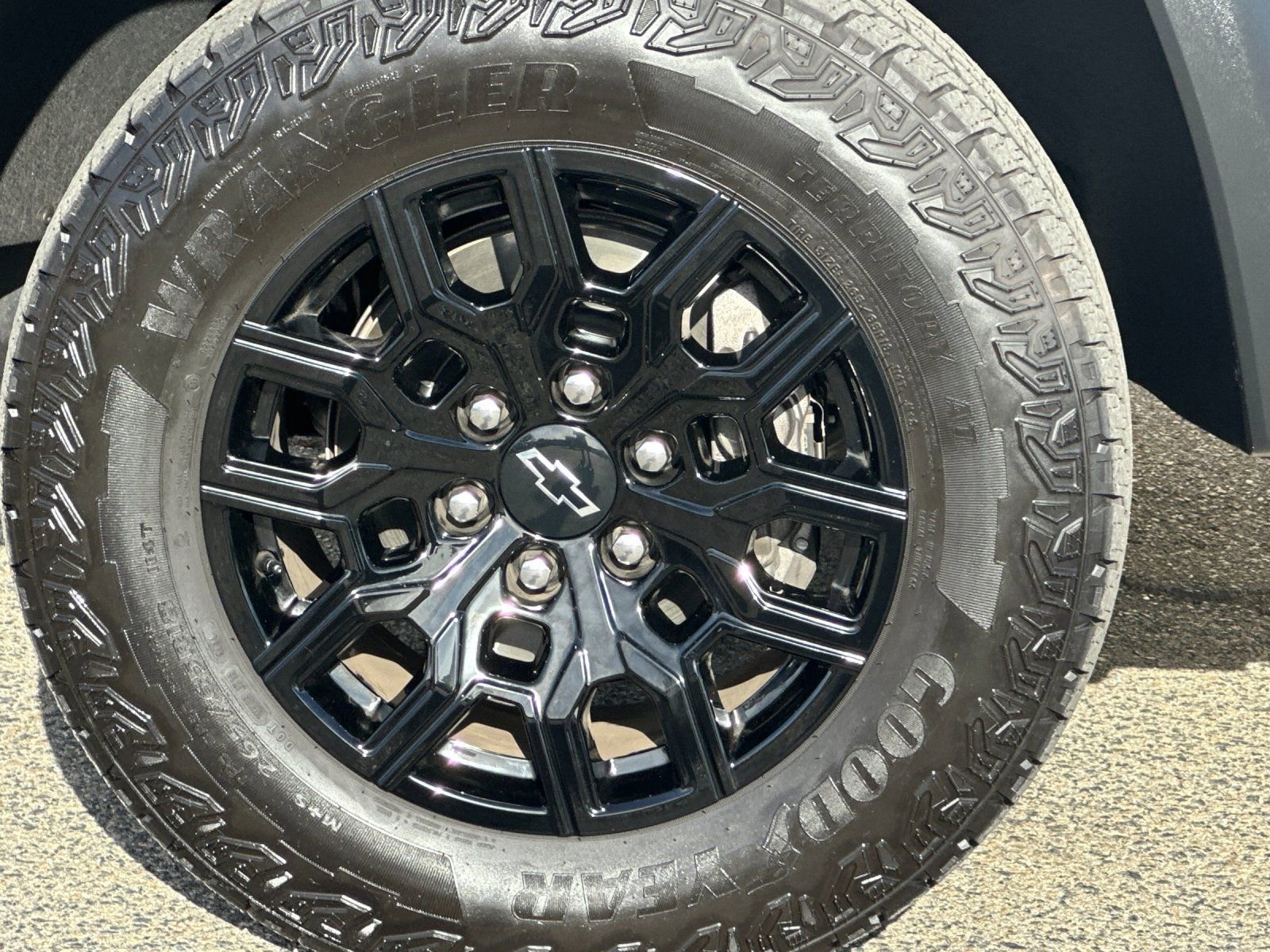 Used 2024 Chevrolet Colorado Trail Boss w/ Safety Package image 31