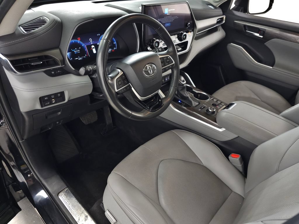 Used 2023 Toyota Highlander Limited AWD/4WD image 15