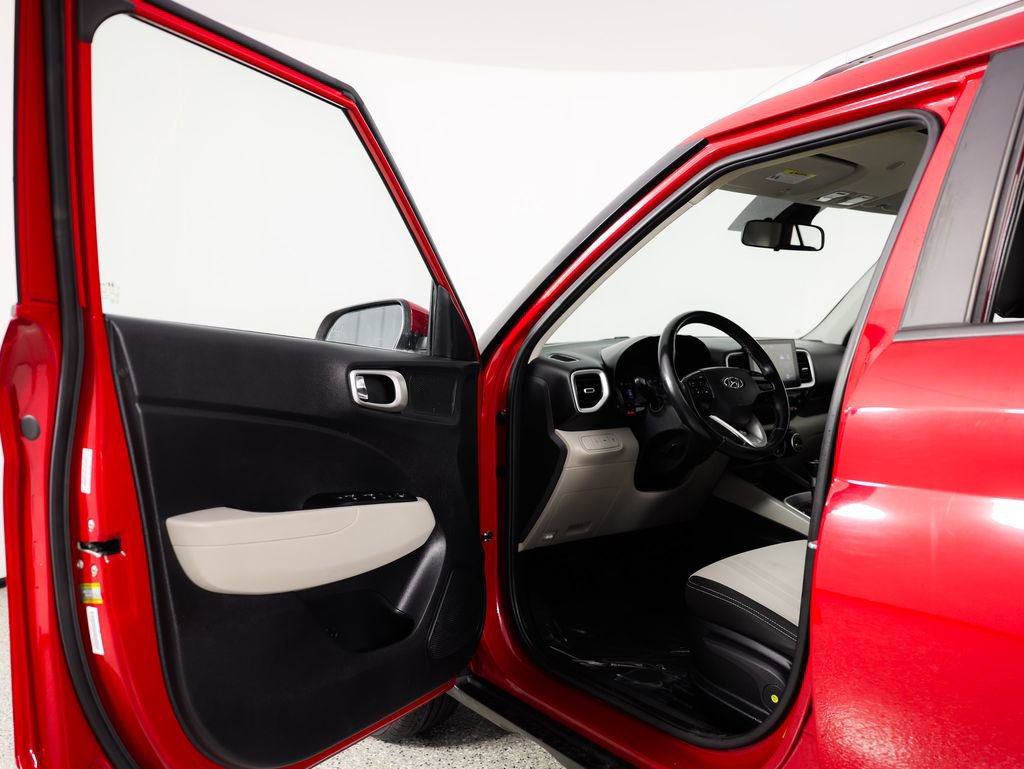 Used 2022 Hyundai Venue SEL image 21