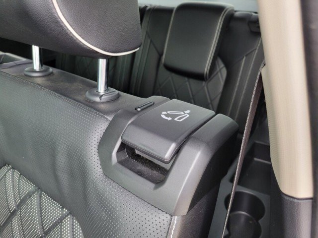 Used 2024 Volkswagen Atlas SEL Premium R-Line image 30