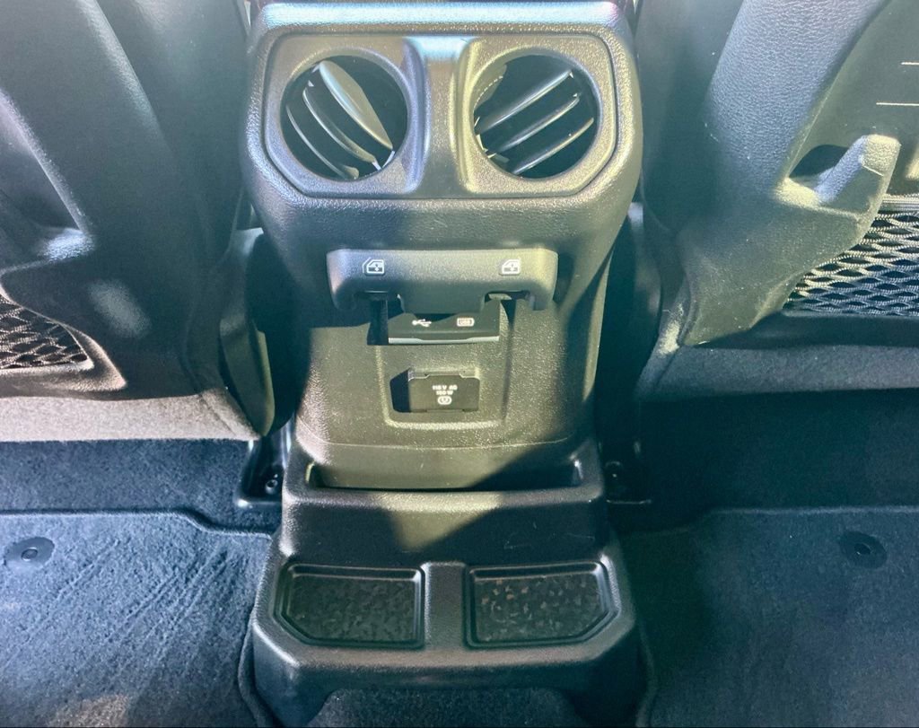 Used 2020 Jeep Wrangler Unlimited Rubicon image 32