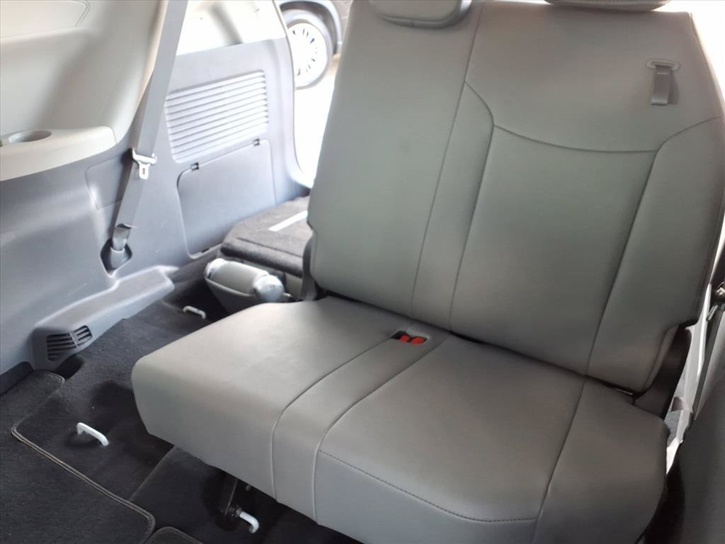 Certified 2023 Toyota Sienna XLE FWD image 17