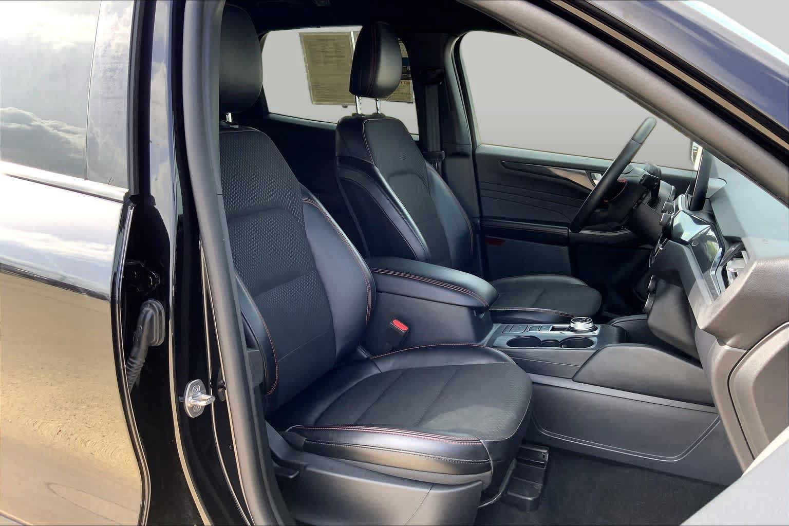 Used 2025 Ford Escape ST-Line Select AWD/4WD image 9