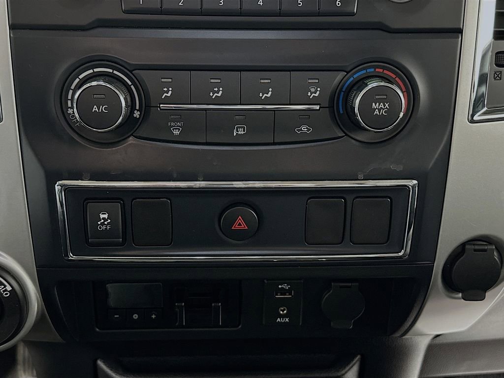 Used 2017 Nissan Titan SV image 15