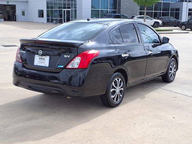 Used 2016 Nissan Versa SV FWD image 4