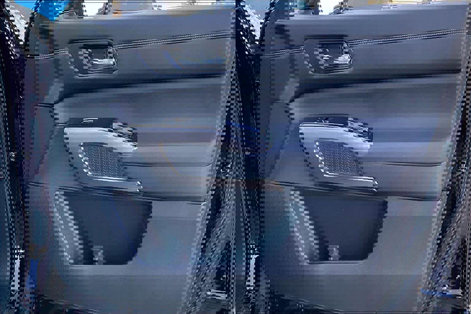 Used 2024 Nissan Pathfinder Platinum image 23